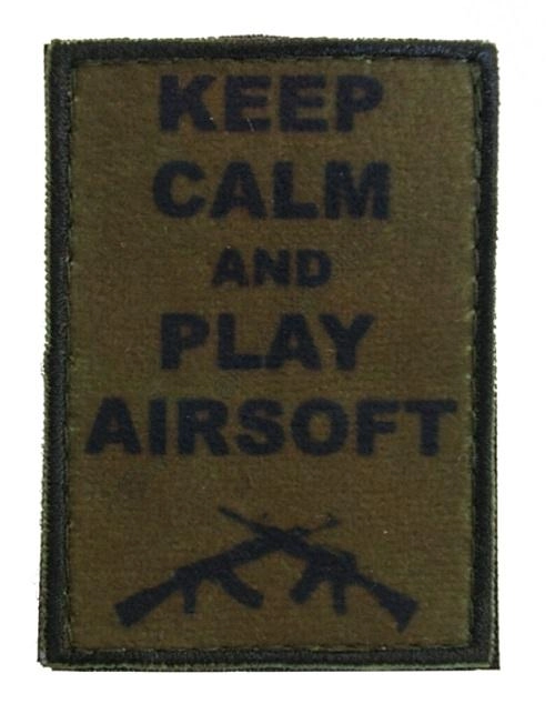 ''Keep Calm And Play Airsoft' -kangasmerkki velkrolla, vihreä