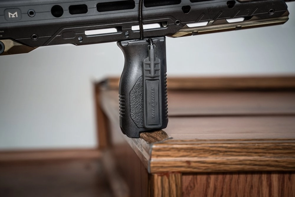 Strike Industries M-LOK Angled Vertical Grip - Long - musta